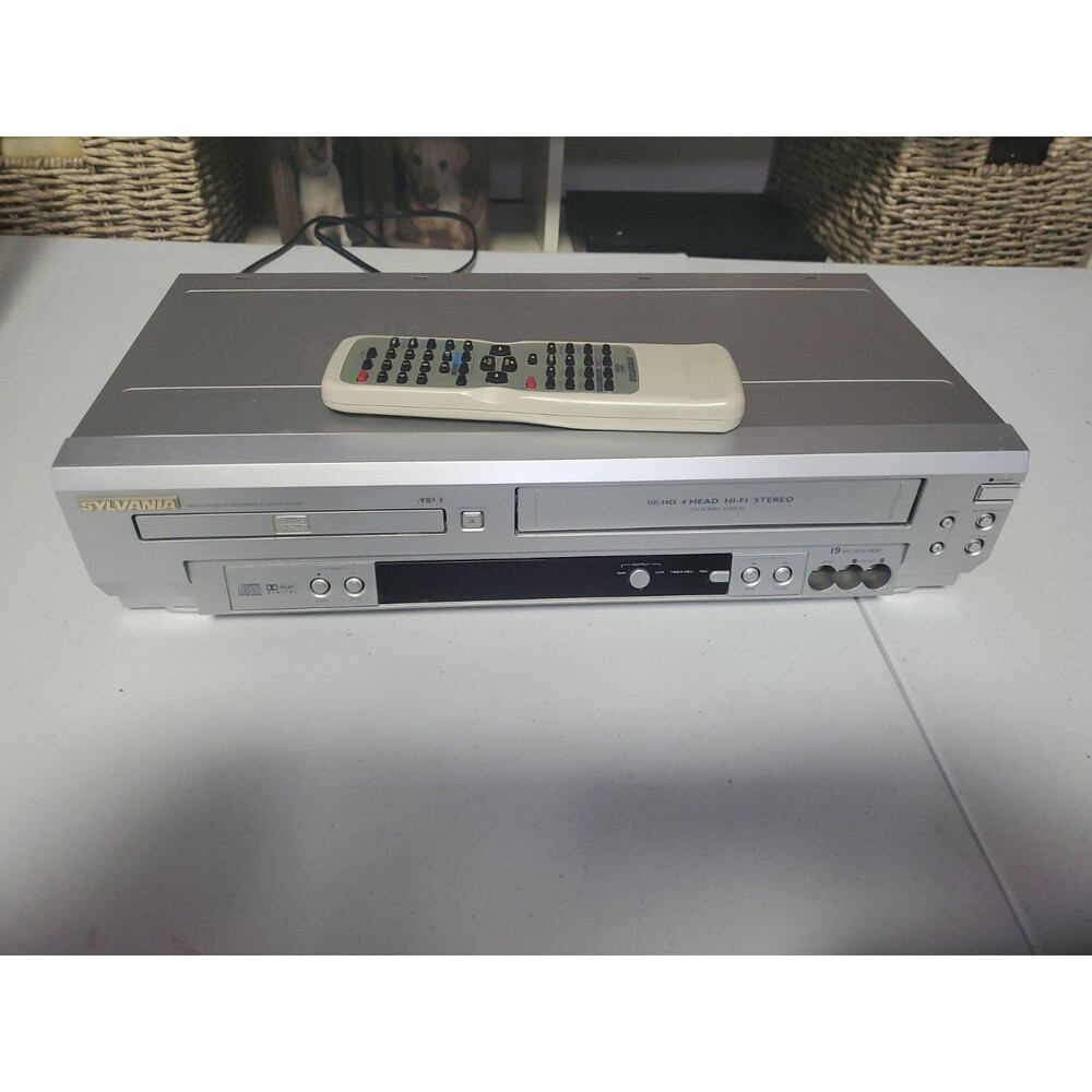 Sylvania SRD3900 DVD/VCR Combo Player Tested Working Recorder Remote Complete